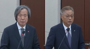 정기석 이사장(왼쪽)과 강중구 원장.