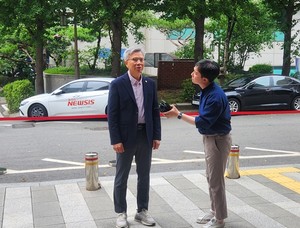 김택우 전 비대위원장은 20일 서울경찰청 공공범죄수사대에 출석, 조사를 받았다. 