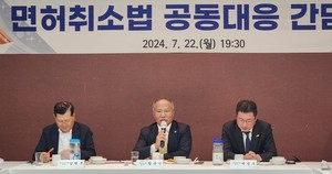 ▲ (왼쪽부터) 서울시치과의사회 강현구 회장, 서울시의사회 황규석 회장, 서울시한의사회 박성우 회장.