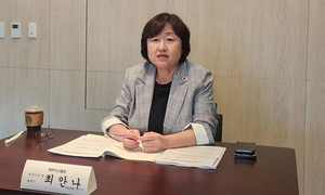 최안나 대변인.