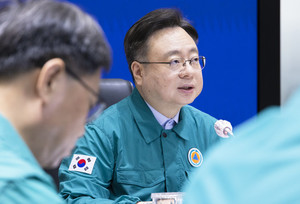 조규홍 장관은 하반기 전공의 모집 지원율이 저조한 상황에서 과도한 전공의 의존 구조를 개혁하겠다고 밝혔다.