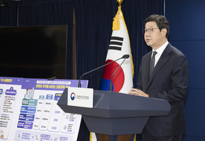 ▲ 노연홍 의료개혁 특위 위원장은 의료개혁 1차 실행 방안을 발표했다.