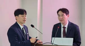 최준영 교수(왼쪽)와 이진국 교수.