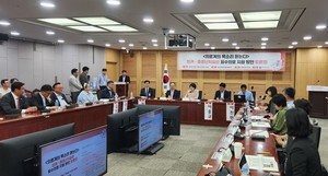 ▲ 대한류마티스학회는 국민의힘 한지아 의원과 함께 ‘희귀ㆍ중증난치질환 필수의료 지원 방안 토론회’를 개최했다. 