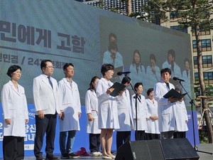 ▲ 서울시약 분회장들은 29일, 정부와 국회에 한약사 문제 해결을 요구하는 입장문을 발표했다.