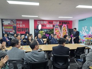 ▲ 중랑구약사회 김위학 회장이 선거사무소 개소식을 개최했다.
