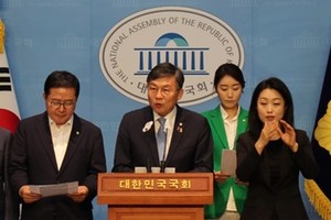 김윤 의원.