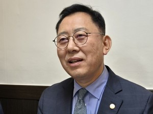 ▲ 대한약사회 최광훈 회장은 약사사회의 현안을 마무리짓기 위해 41대 대한약사회장 선거에 출마할 예정이라고 밝혔다.
