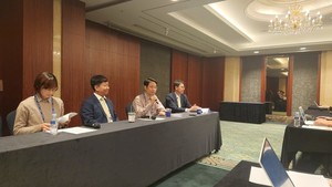 (왼쪽부터) 강혜린 교수, 김열 교수, 임채홍 홍보간사, 박인규 홍보이사.