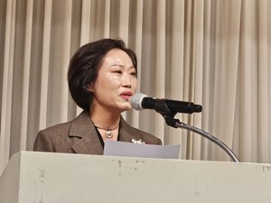 ▲ 윤영미 동문회장은 변화하는 환경에 약사사회가 현명하게 대처하길 바란다고 전했다.