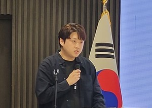 박단 위원장.