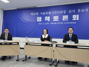 ▲ 이명희 후보와 김위학 후보는 70분 동안 열띤 토론을 펼쳤다.