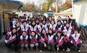 대한간호협회는 지난 23일 아카시아마을에 거주하는 10가구에 2500장의 연탄을 기부하고, 각 가정으로 직접 연탄 배달했다고 밝혔다.