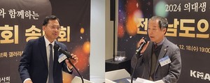 ▲ 최운창 회장(왼쪽)과 손철문 의장.