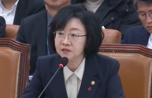 ▲ 오유경 처장은 24일, 법사위에 출석해 동물대체시험법 촉진 법안의 통과 필요성을 설명했다.