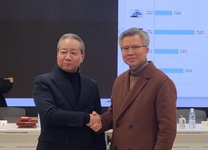 ▲ 주수호 후보(왼쪽)와 김택우 후보.