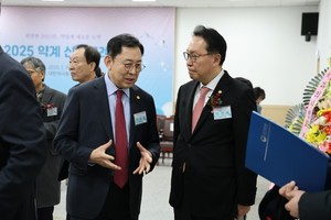 ▲ 대한약사회 최광훈 회장(왼쪽)과 보건복지부 박민수 제2차관