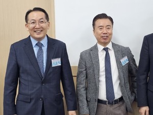 종근당 구성준 상무(오른쪽)