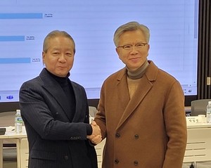 ▲ 주수호 후보(왼쪽)와 김택우 후보.