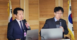 서재현 학술이사(왼쪽)와 박무균 학술임원.