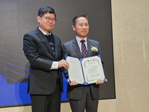▲ 고양시약이 신임 회장으로 조기성 약사를 선출했다.