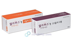 접 작용 경구용 항응고제(Direct-acting Oral AntiCoagulan, DOAC) 엘리퀴스(성분명 아픽사반, 화이자ㆍBMS)가 뇌졸중이나 일과성 허혈 발작 이력이 있는 무증상 심방세동 환자에서 아스피린보다 유리하다는 연구 결과가 보고됐다.