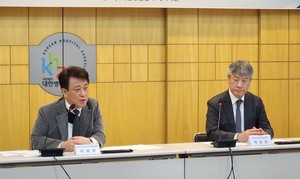 ▲ 이왕준 부회장(왼쪽)과 박승일 부회장.