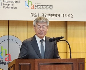 박승일 부회장 겸 국제학술위원장.