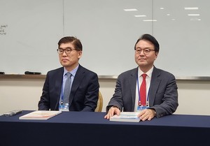 ▲ 지규열 총무이사(왼쪽)와 고도일 회장.