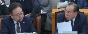 ▲ 더불어민주당 이개호 의원(오른쪽)은 복지부가 인식을 바꿔 의료계와 대화의 물꼬를 터야 한다고 지적했다.