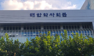 약사회가 오는 3월부터 회원들을 대상으로 건기식 안전위생교육을 실시하겠다고 발표했다.