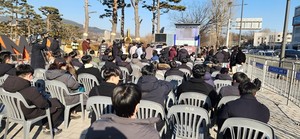 ▲ 군 미필 사직 전공의 80여명은 22일 정부의 불합리한 입영 연기 조치 철회를 요구하는 집회를 열었다.