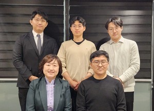 ▲ (왼쪽 위부터 시계방향으로) 채동영 정책부장, 장재영 연구부장, 김찬규 공보홍보부장, 박종혁 교감, 최안나 교장.