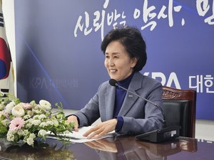 ▲ 권영희 회장이 새 집행부의 최우선 고제로 성분명 처방 제도화를 꼽았다.