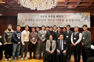 강진양 교수의 제자들이 모교에 5200만원을 기부했다.