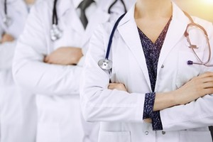 의대교수들이 정부가 주도하는 의료개혁특별위원회로는 의료 현안 해결이 어렵다며, 의·정협의체 재가동을 촉구했다.