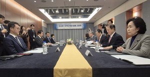 ▲ 2026년도 요양급여비용 계약을 앞두고 마련된 상견례 자리에서 건보공단과 공급자 단체들의 입장이 첨예하게 대립했다. 
