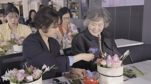 대웅제약 이지듀는 가정의 달을 맞아, 지난 8일 어버이날에 서울 잠실 이크루즈에서 모녀가 함께하는 기미 앰플 플라워 클래스 ‘로즈위듀(Rose with easydew)’를 개최했다고 밝혔다.