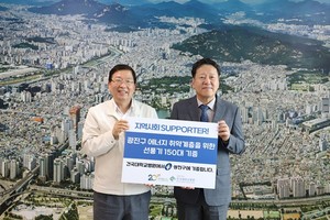 ▲ 유광하 병원장(오른쪽)과 김경호 광진구청장.