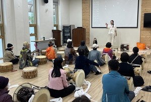 ▲ 암생존자 디스트레스 완화를 위한 국악 프로그램 진행 모습.