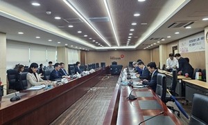 ▲건강보험공단 재정운영위원회가 정부 지원금 등 비급여성 보상을 향후 수가협상에 반영하기 위한 원칙을 마련하겠다고 밝혀 병원계가 반발하고 있다.