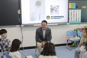 ▲ 차원태 총장이 포천 노곡초등학교 학생들을 만나 격려하고 있다. 