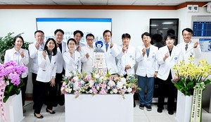 ▲ 한양대류마티스병원이 지난 23일 제27주년 개원기념식을 열고 국내 류마티스질환 치료의 선도적 역할을 다짐했다. 