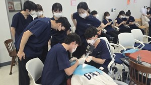 ▲ 경희대의료원이 동대문구가족센터와 함께 정기 치과봉사를 실시했다.
