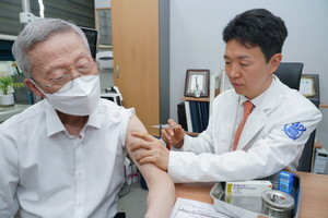한국GSK는 자사의 호흡기세포융합바이러스(Respiratory Syncytial Virus, RSV) 백신 아렉스비의 접종을 시작했다고 밝혔다.