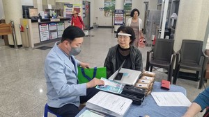 건협 충북세종지부가 건강캠페인을 실시했다.
