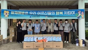 건강보험심사평가원이 9일 원주시노인종합복지관과 손잡고 지역사회 독거노인을 대상으로 화재 예방 캠페인을 실시하며 안전 문화 확산에 적극 나섰다.