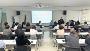 건강보험심사평가원 전북본부는 21일 임직원을 대상으로 국민건강보험법 및 의료법령 등 업무 관련 법규에 대한 전문가 특강을 실시했다.