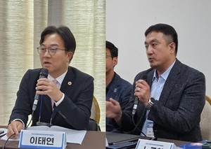 이태연 위원장(왼쪽)과 이민형 보험총괄이사.