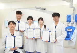▲ (왼쪽부터) 정수민 방사선사, 함형세 방사선사, 김민경 방사선사, 송채민 방사선사, 김민종 방사선사
